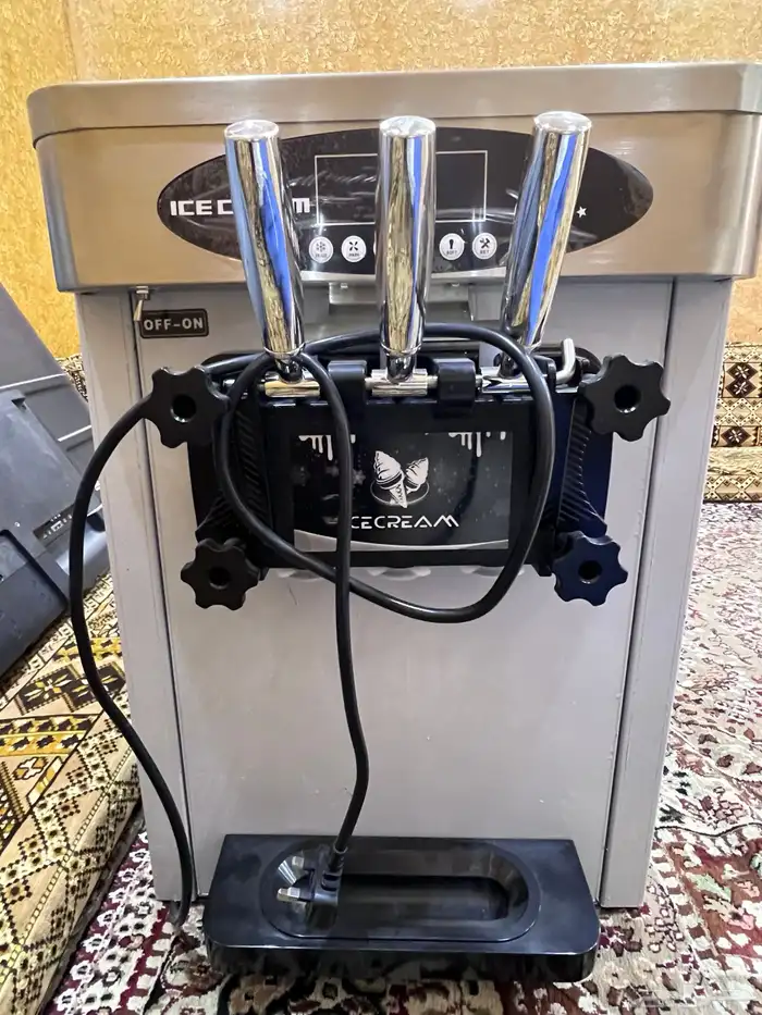 للبيع آلة صنع الايسكريم 0