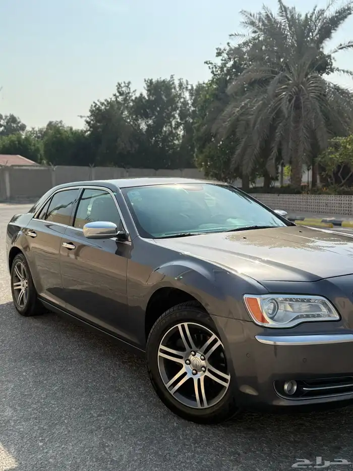 كرايسلر c300 2014 مخزن نظيف جدا ممشى قليل 12