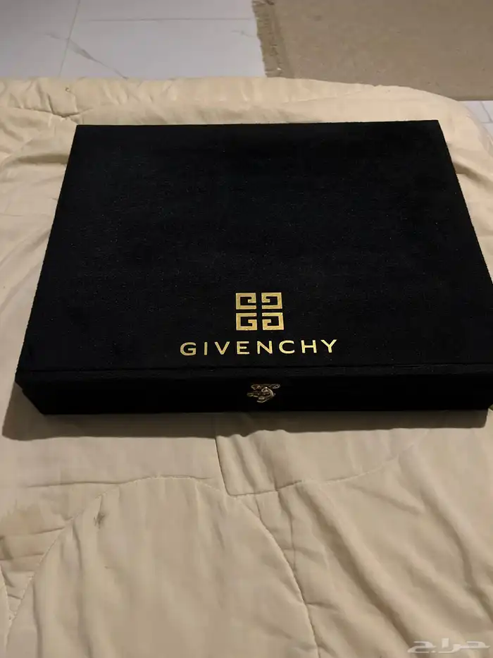 صندوق ماركة جفنشي 0