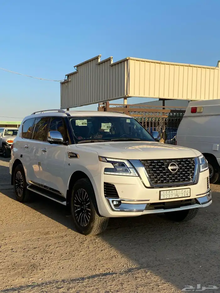 باترول بلاتينيوم 2023 V6 فل كامل مخزن 2