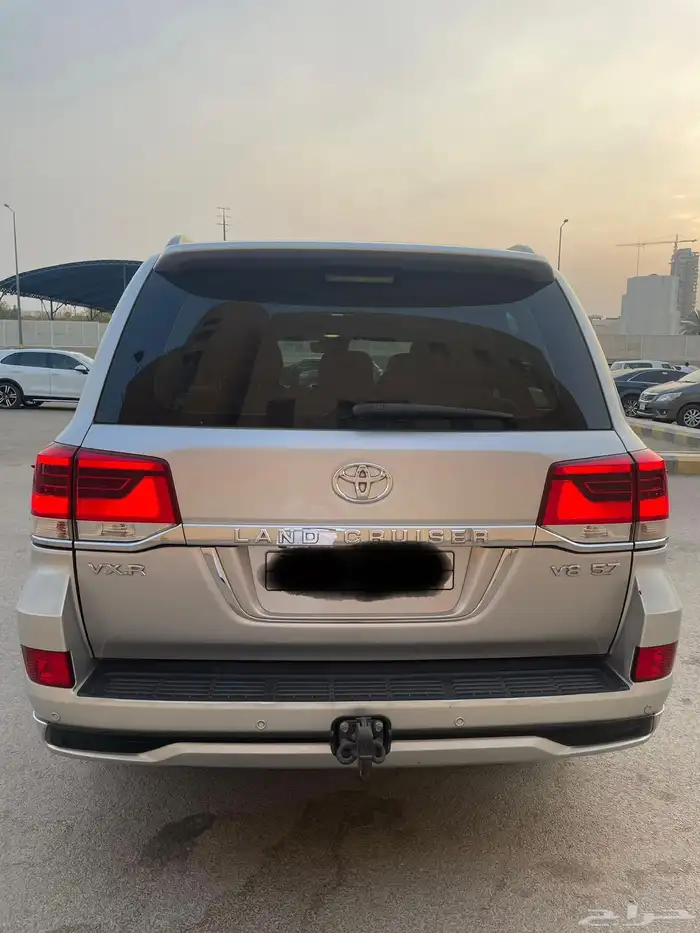 لاندكروزر VXR كويتي فل كامل 2016 6