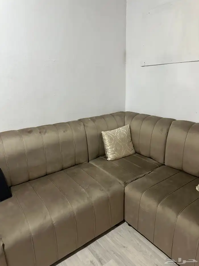 كنب للبيع 5 قطع نظيف استخدام 4 شهور وسبب البيع تغيير 1