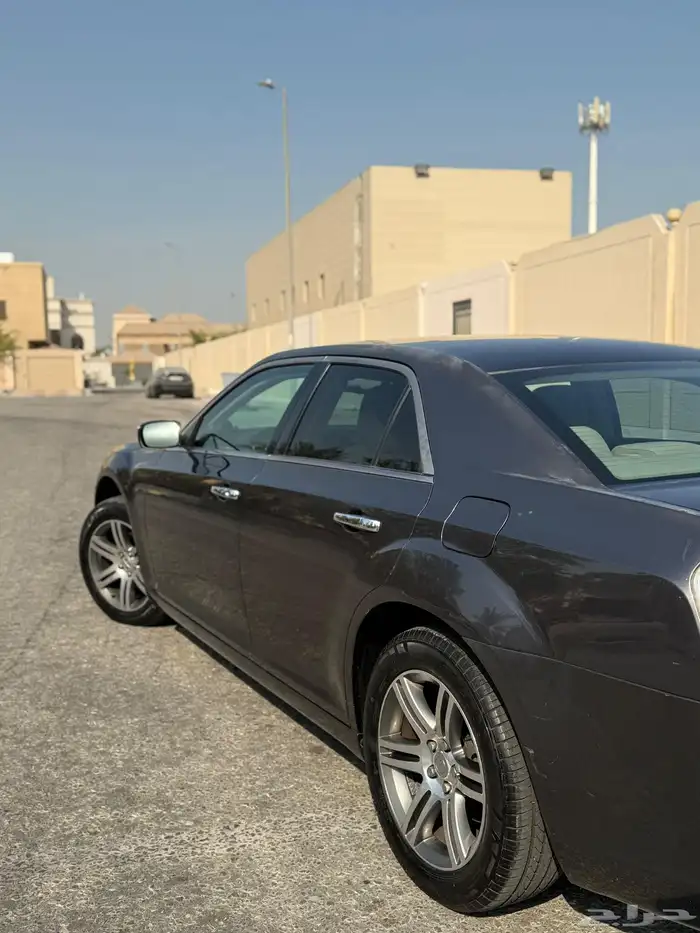 كرايسلر c300 2014 مخزن نظيف جدا ممشى قليل 10