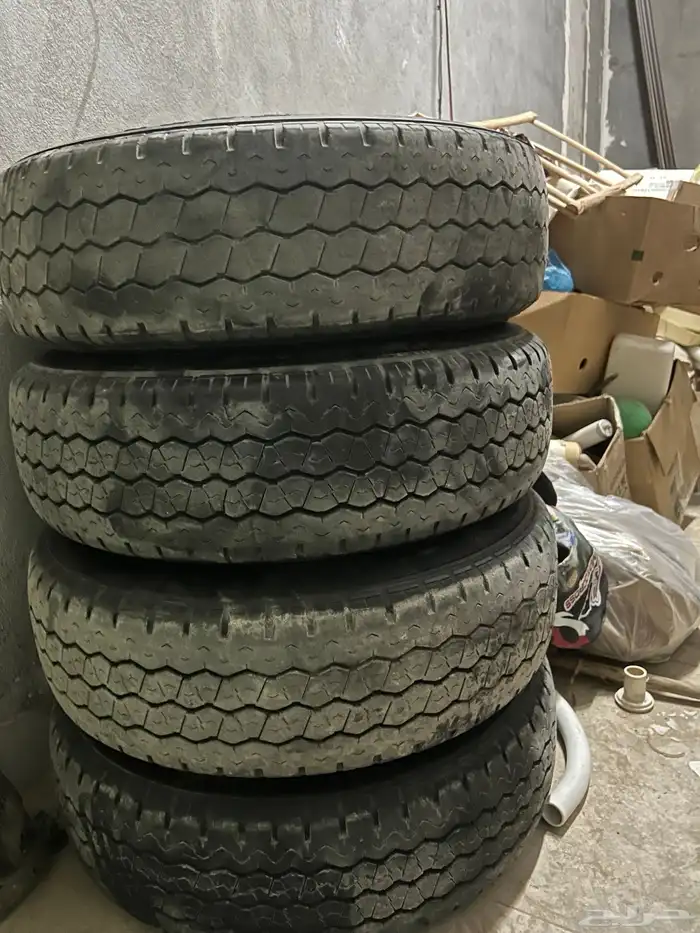 للبيع جنوط هايلكس اصلي مع بريجوستون 3