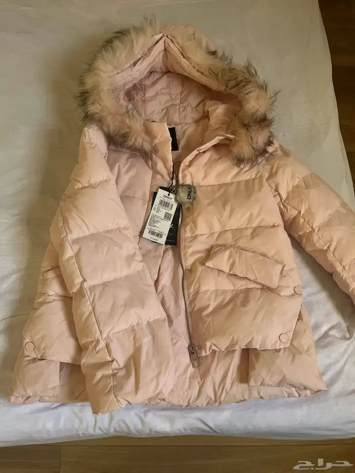 جاكيت نسائي محشو زغب البط 80   وفرو طبيعي 1