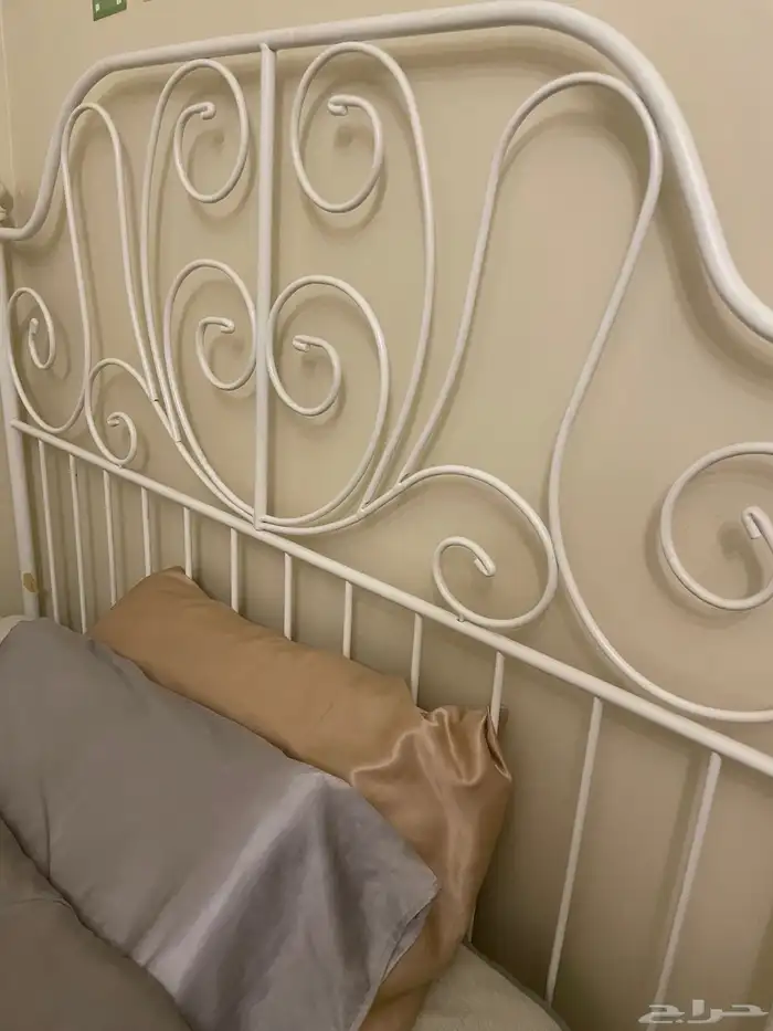 سرير ابيض 4
