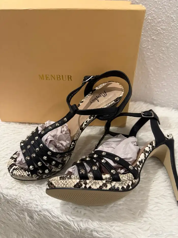 كعب جديد من Menbur 0