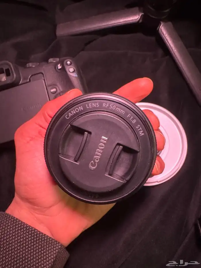 كاميرا كانون R8 3