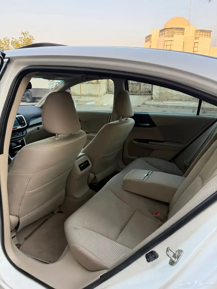 للبيع سيارة هوندا اكورد 2017 7