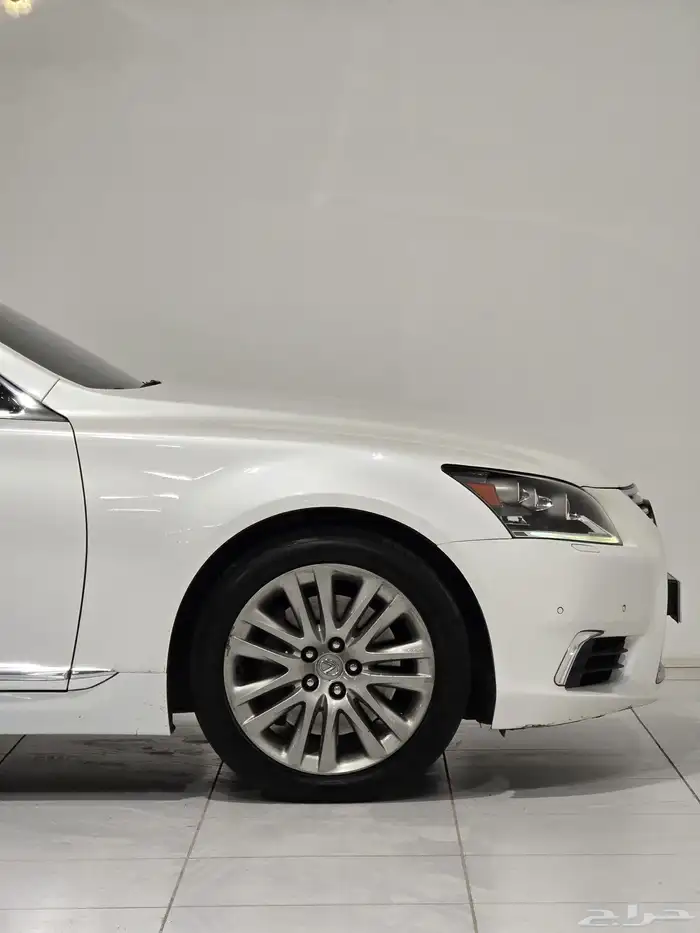 لكزس LS460 موديل 2014 بحالة ممتازة 6