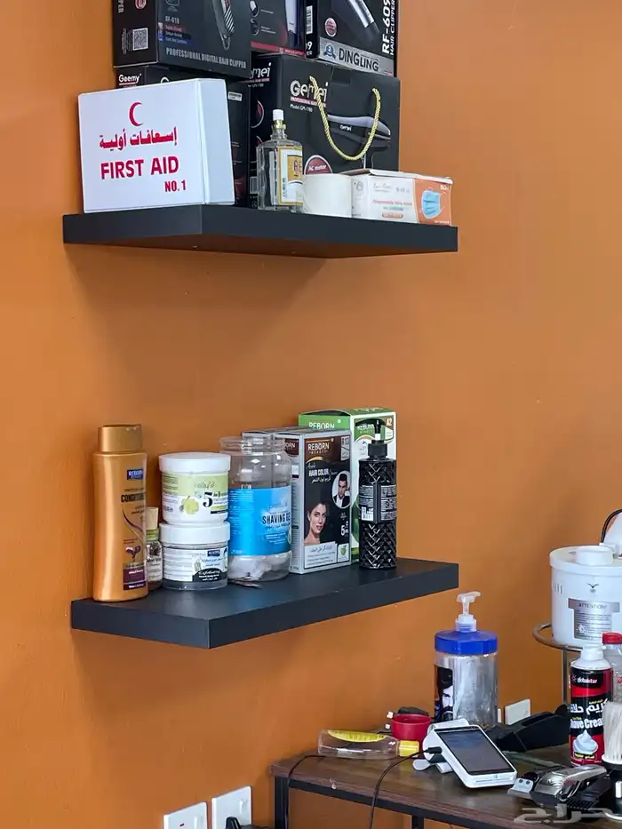 للبيع ادوات محل حلاقة 11