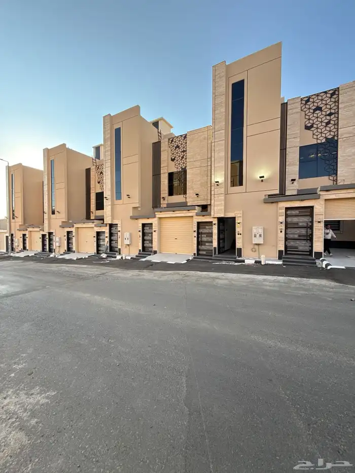 للبيع شقه أرضيه وروف علوي بموقع مميز بدرة الموسي اسعار صيدة 1