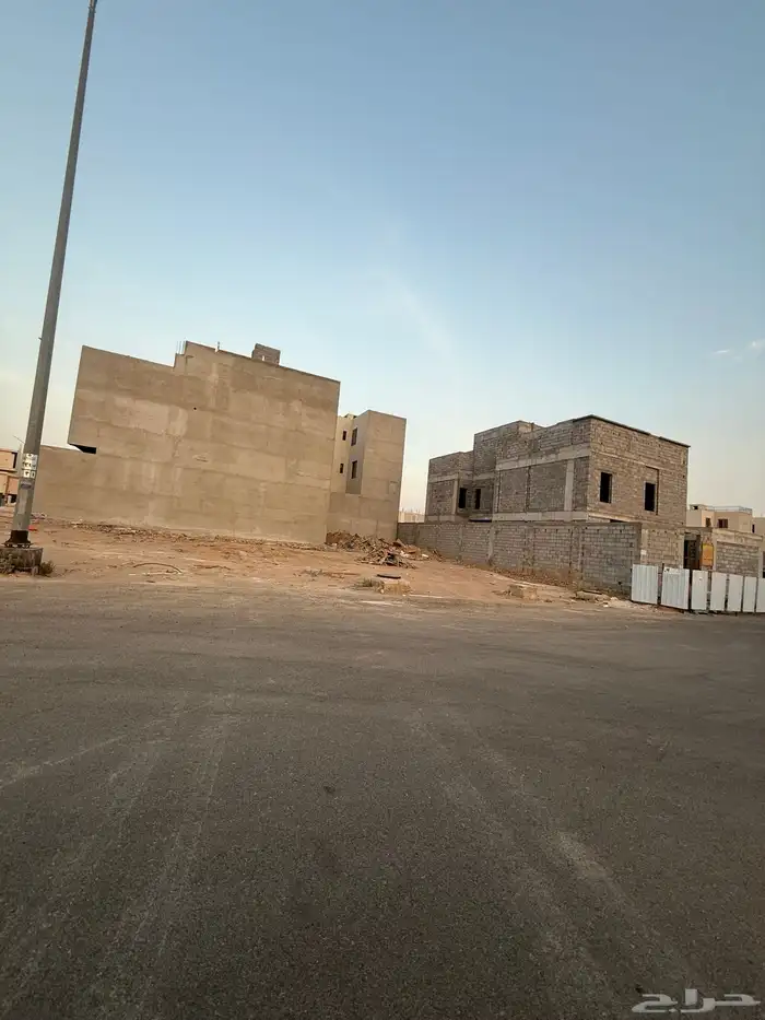 للبيع ارض في مخطط النبلاء م250 شارع 16 غربي خلف نفط 25