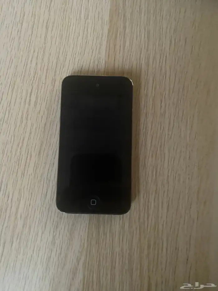 ثلاثة اجهزة ايفون 7 و ايبود و تاب سامسونج. 6