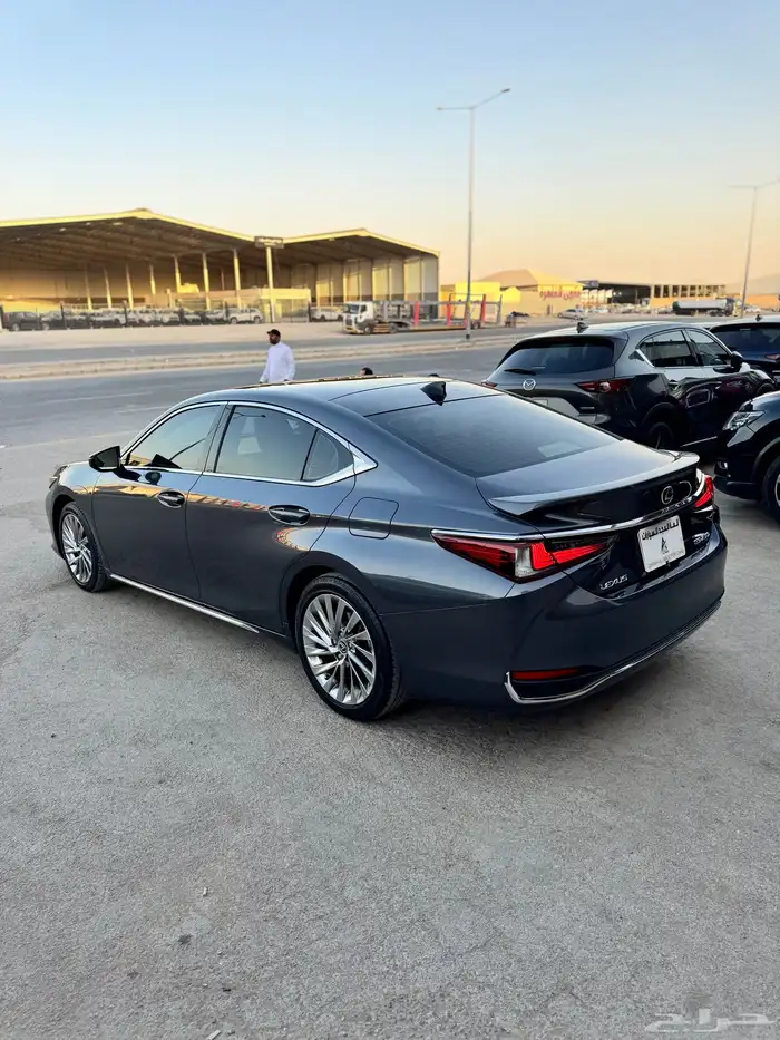 للبيع لكزس BD ES250 - 2023 فل كامل بحالة الوكاله 4