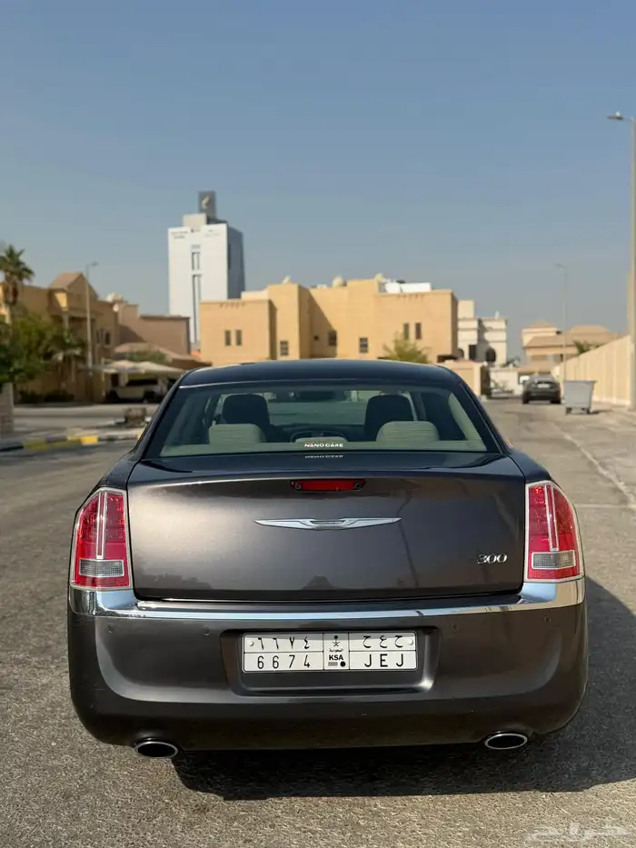 كرايسلر c300 2014 مخزن نظيف جدا ممشى قليل 9