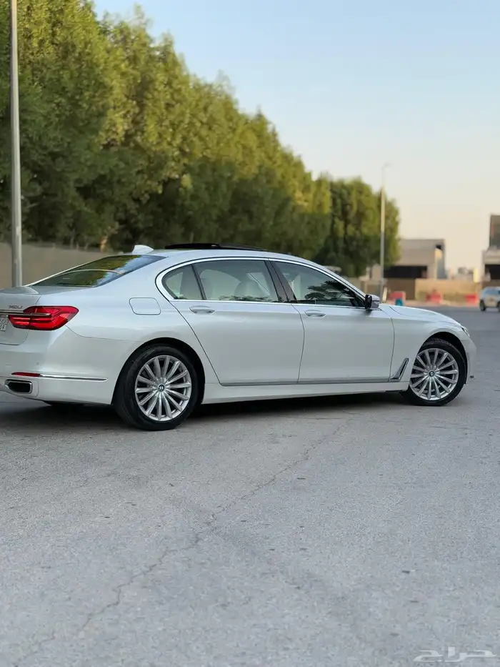 للبيع بي ام دبليو 740Li فل كامل 4