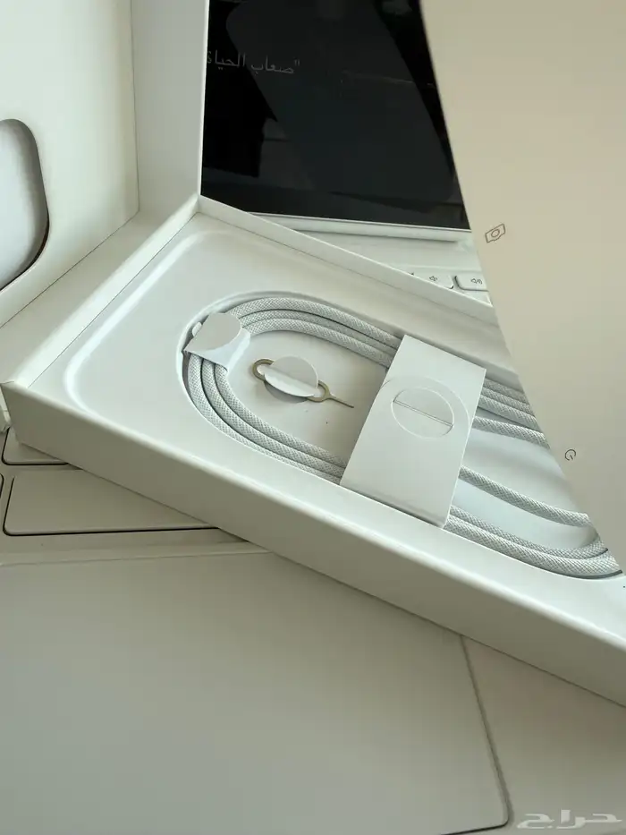 ايفون 16 برو ماكس ذهبي 6