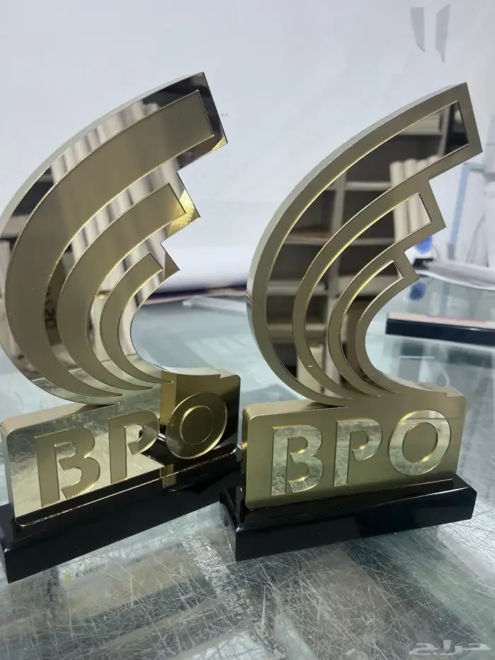 تنفيذ كافة انواع مشاريع الطلاب اللوحات والمطبوعات والدروع 3