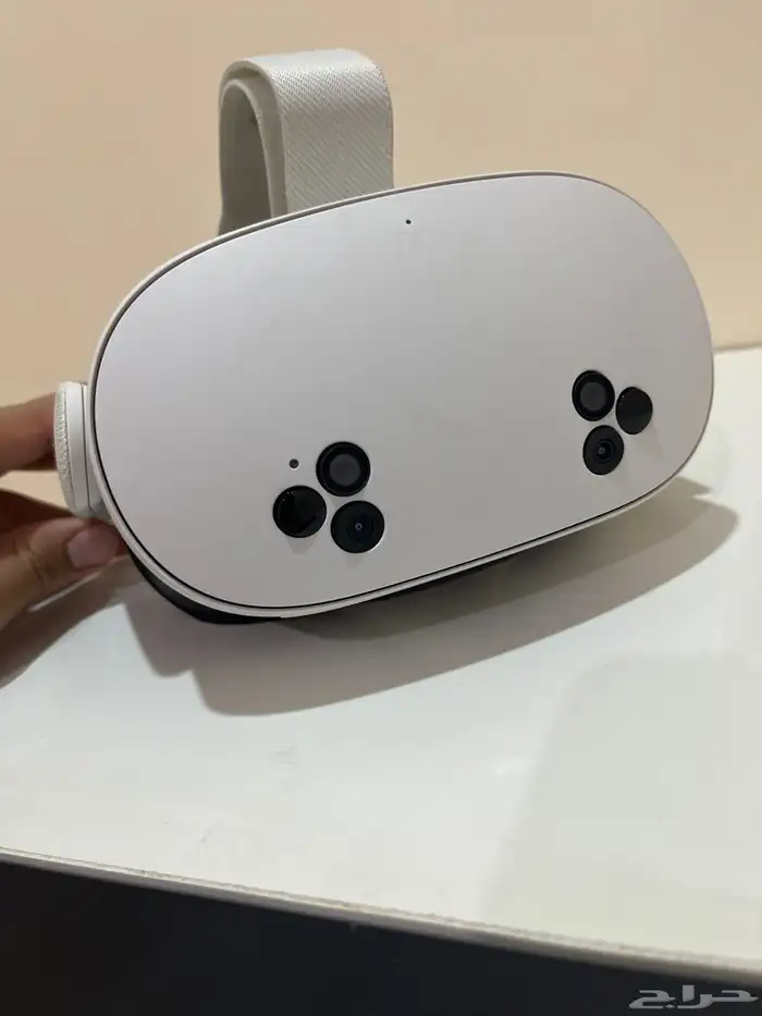 نظاره VR Meta Quest 3S 2