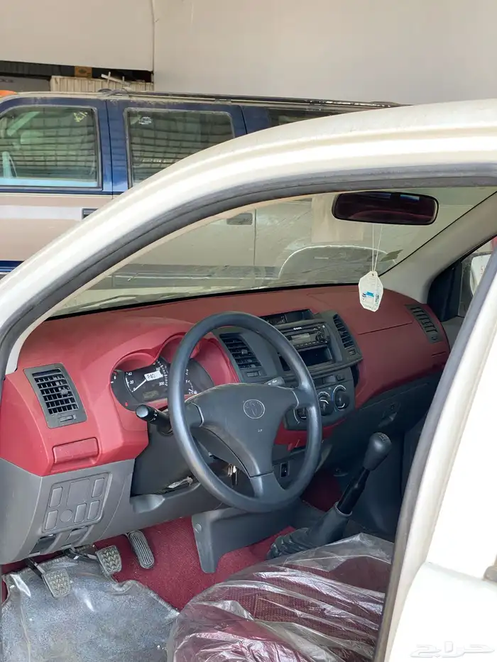 تويوتا هايلوكس 2012 اصفار مخزن 8