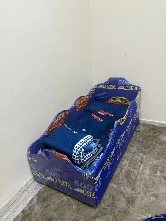 للبيع فرشه مع سرير اطفال وستاره 0