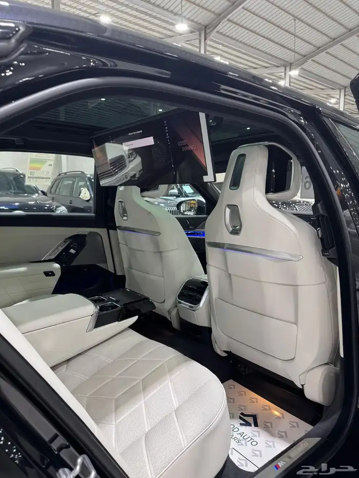 BMW 735i 2026 ضمان وصيانة M kit 10