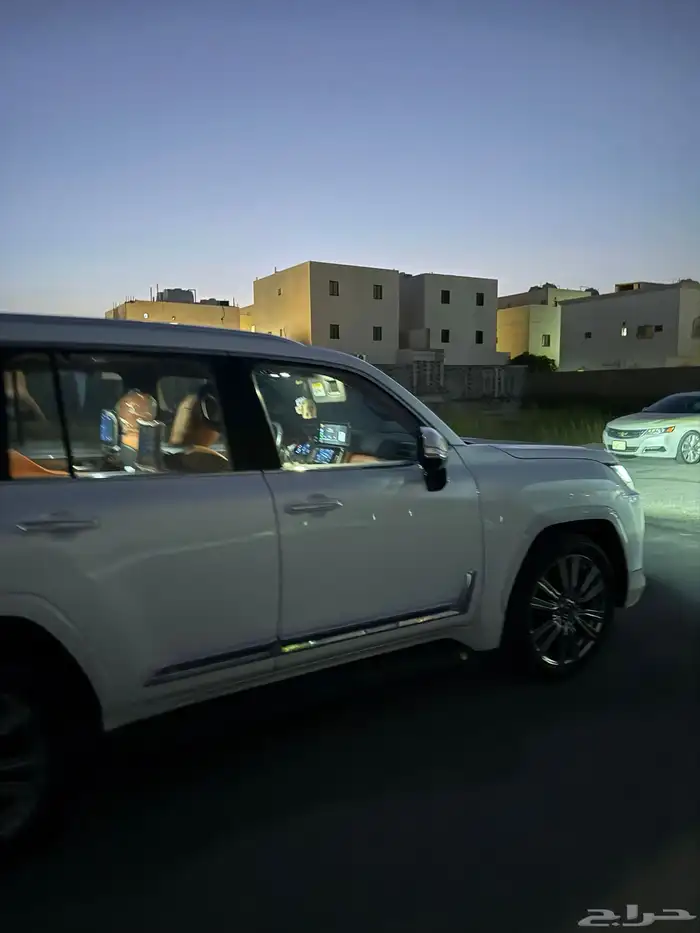 لكزس LX600  VIP 2023ممشى 52 الف مالك اول وكاله 5