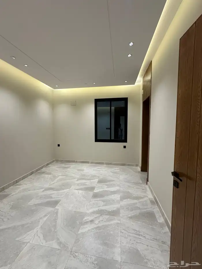 للبيع شقه ارضيه مستقله6غرف بأبهاالبديع قرب الراشد مول500الف 16