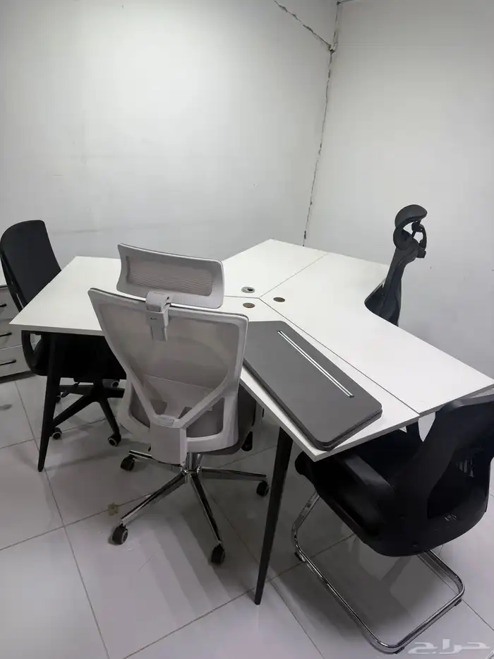 مودرن بارتيشن زاوية رباعي في جدة - أثاث المكتبي 2