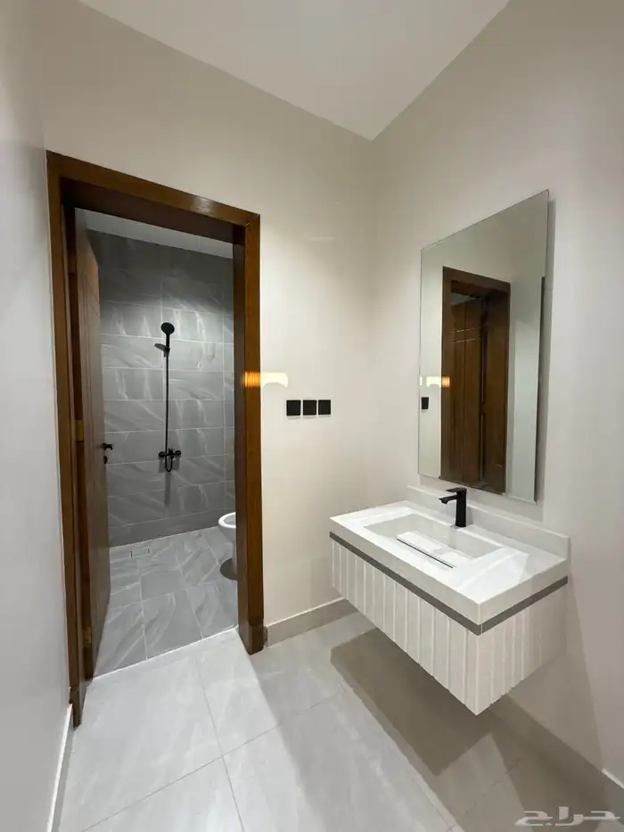 شقه ارضيه 6 غرف بمداخل مستقله طريق المدينه العسكريه -550الف 12