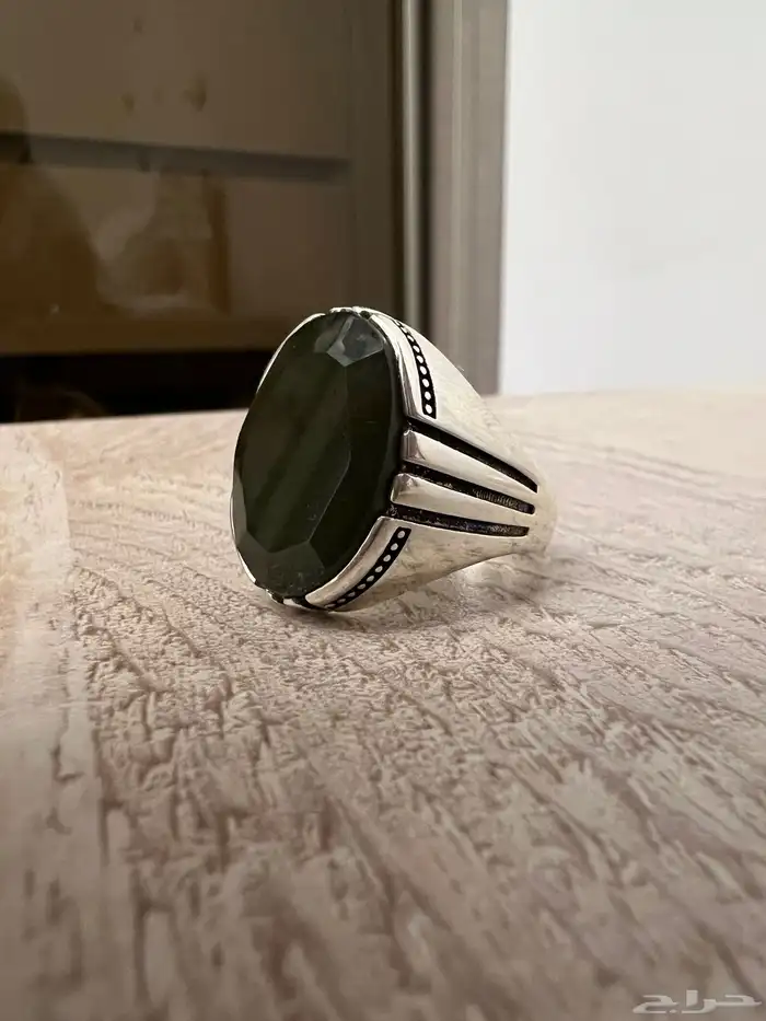 خاتم عقيق يماني أخضر غامق يميل للسواد 2