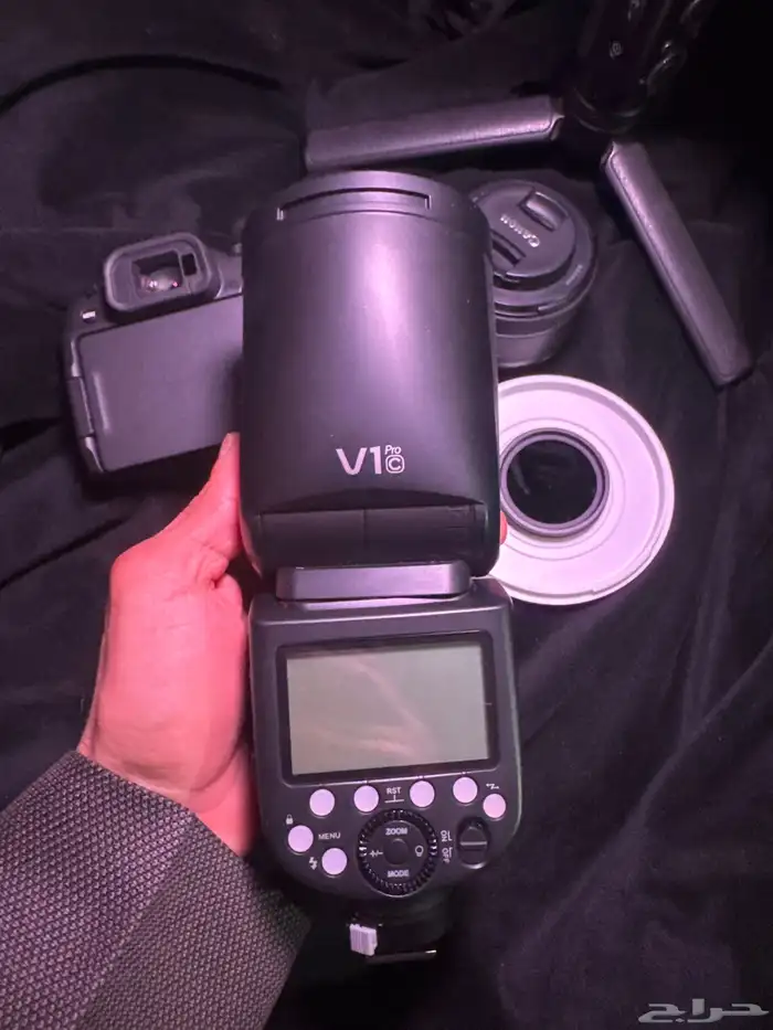 كاميرا كانون R8 2