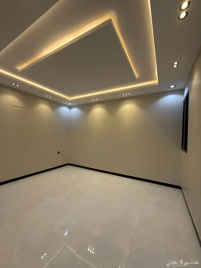 للبيع شقه أرضيه وروف علوي بموقع مميز بدرة الموسي اسعار صيدة 25