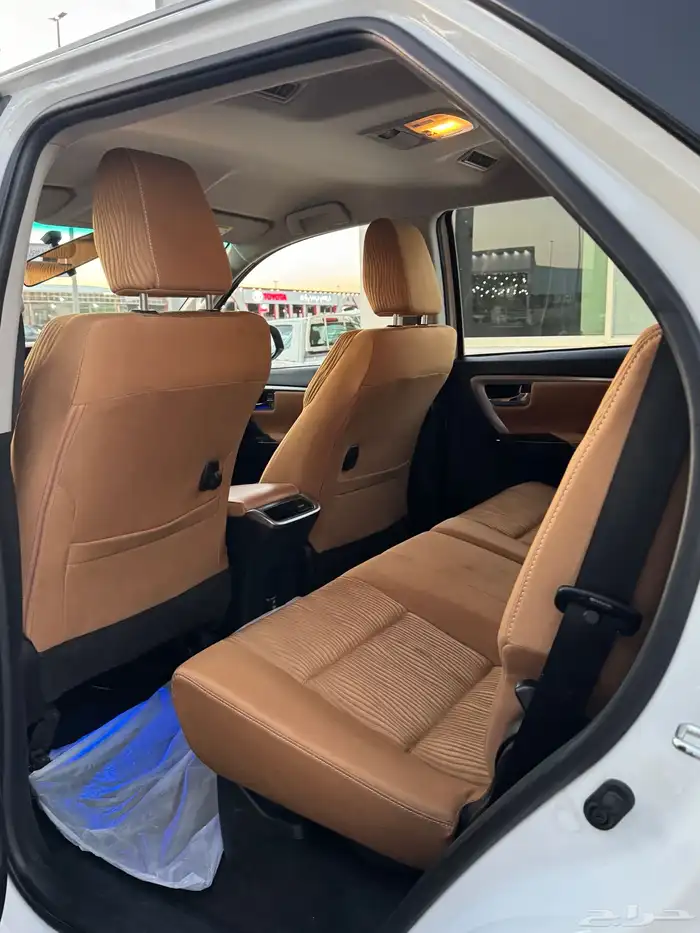 للبيع فورشنر 2023 سعودي 6 سرندل بحالة الوكالة 6