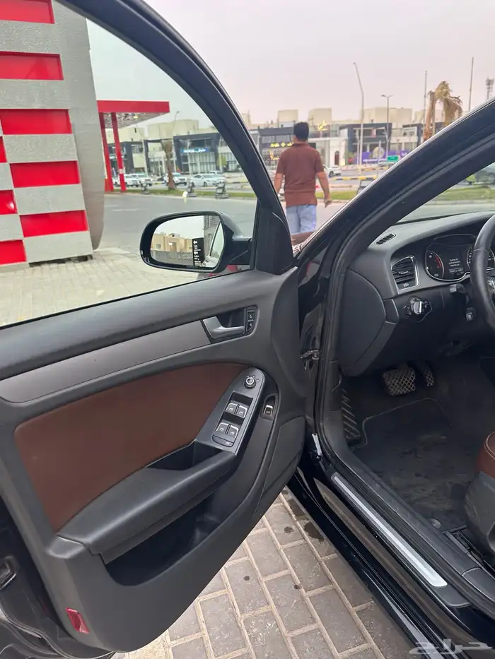 للبيع اودي A4 -2014نظيفه ممشي قليل كفرات جديده اقتصادية 4