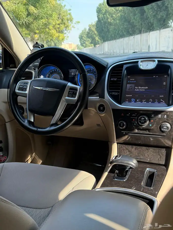 كرايسلر c300 2014 مخزن نظيف جدا ممشى قليل 6