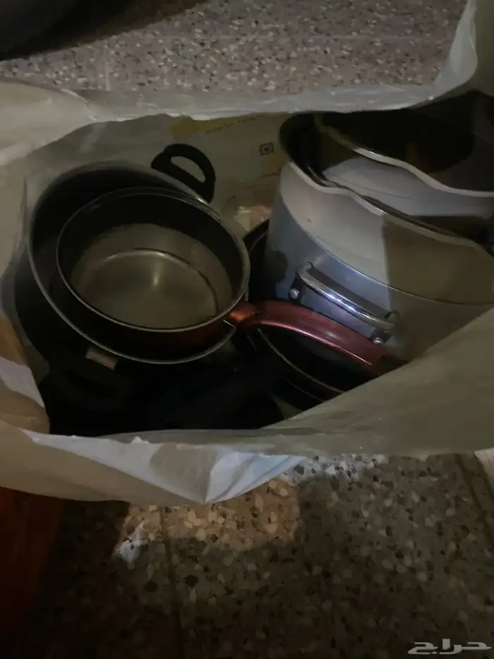 اغرض مطبخ مستخدمه قدور وملاعق وصحون زجا وطوفريات 2