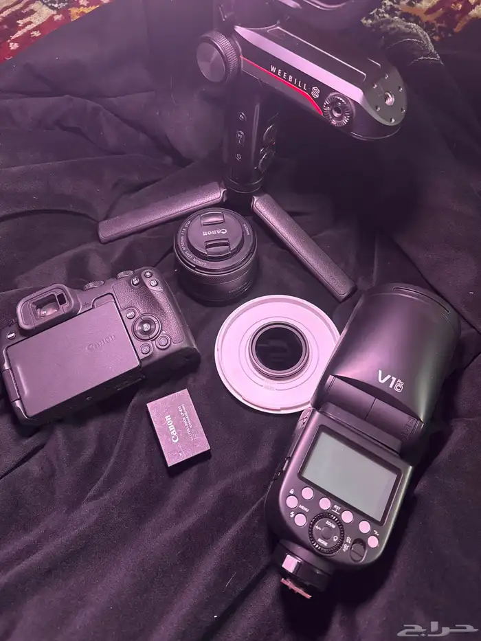 كاميرا كانون R8 5