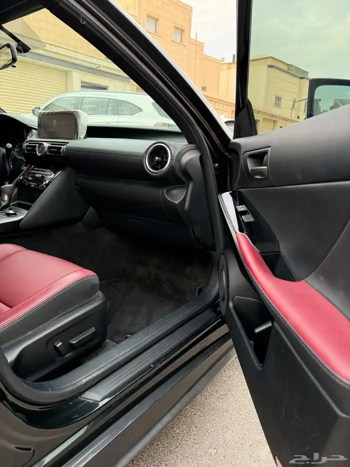 لكزس is300 للبيع مديل 2022 18