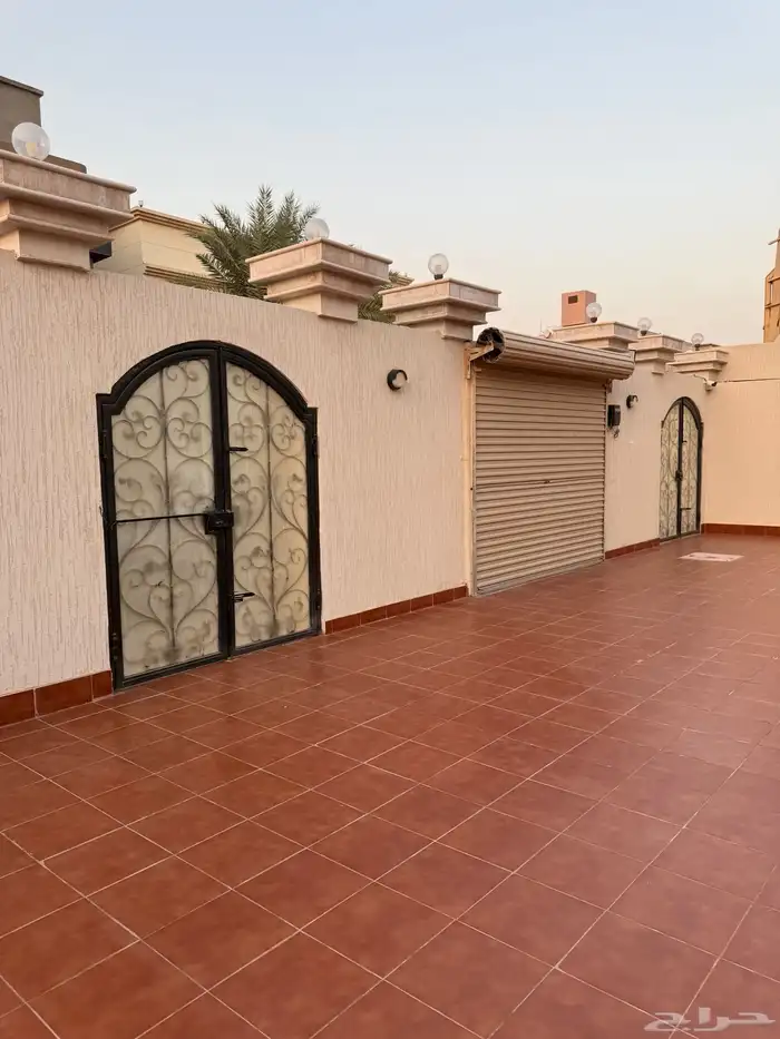 للبيع فلة دور وملحق على أرض كاملة حي الحمدانية 3