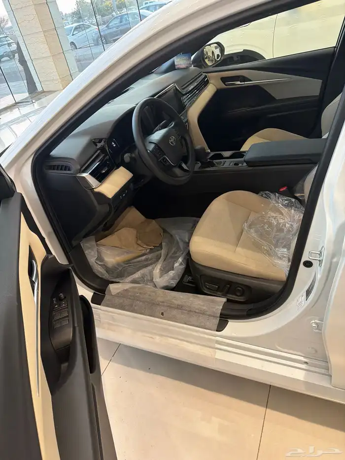 توسوتا كامري فئه E بنزين 2025 بخصم خاص عروض نهايه السنه . 6