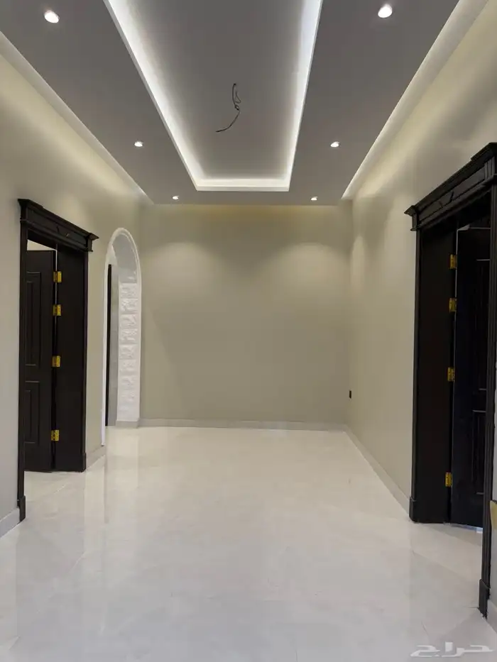 للبيع فلة دور وملحق على أرض كاملة حي الحمدانية 6