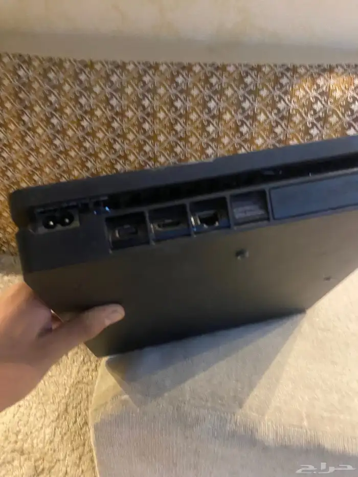 سوني 4 اخو الجديد معه يدات ثنتين وشريطين فيفا وحرب على 3