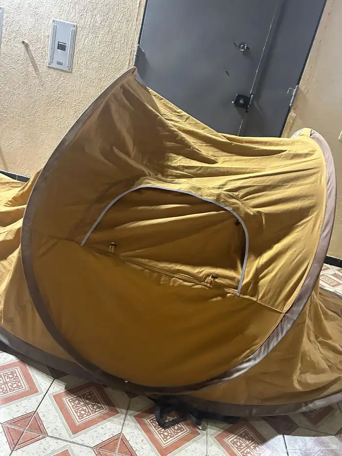 خيمه جديده كبيره تكفي 7 اشخاص السوم من 500 ريال والحد قريب 7