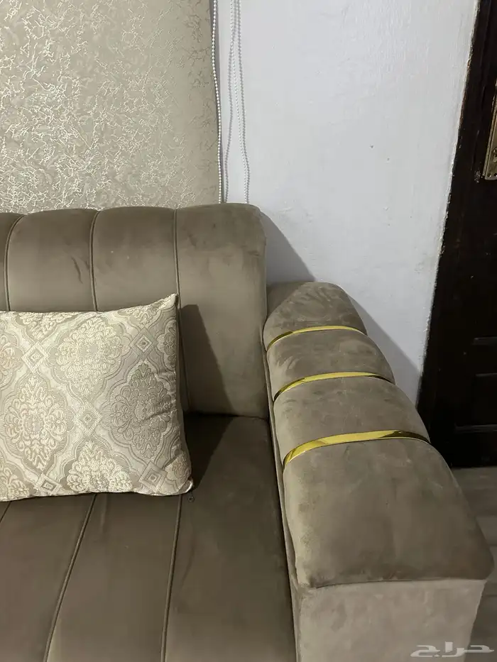 كنب للبيع 5 قطع نظيف استخدام 4 شهور وسبب البيع تغيير 0