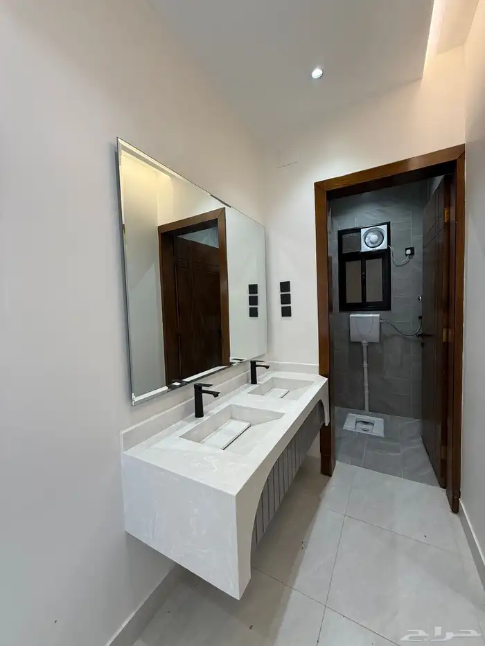 شقه ارضيه 6 غرف بمداخل مستقله طريق المدينه العسكريه -550الف 3