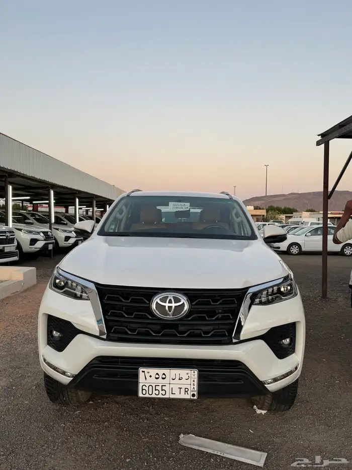 للبيع فورشنر 2023 سعودي 6 سرندل بحالة الوكالة 0