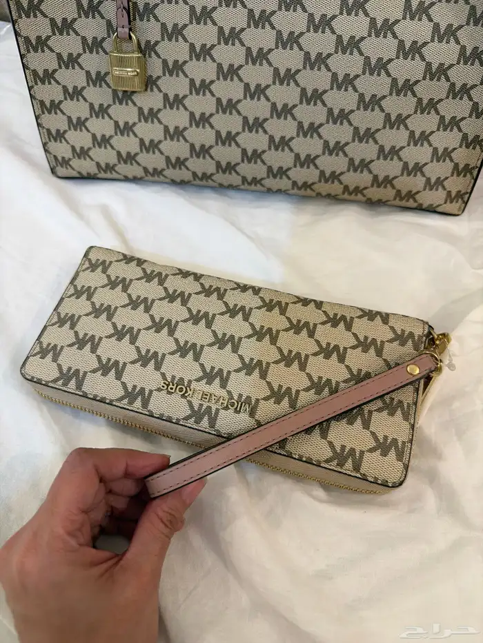 شنطة مايكل كروس وردي وبيج 1