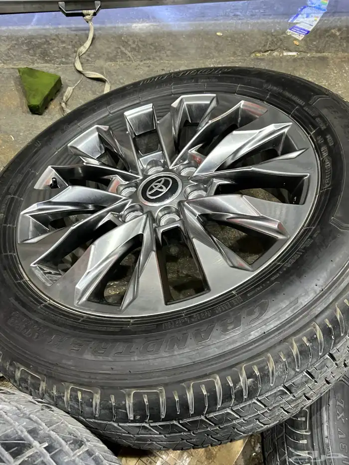 جنوط لاندكروزر اصلي وكاله مع كفرات دنلوب وكاله 20 لاند 25 26